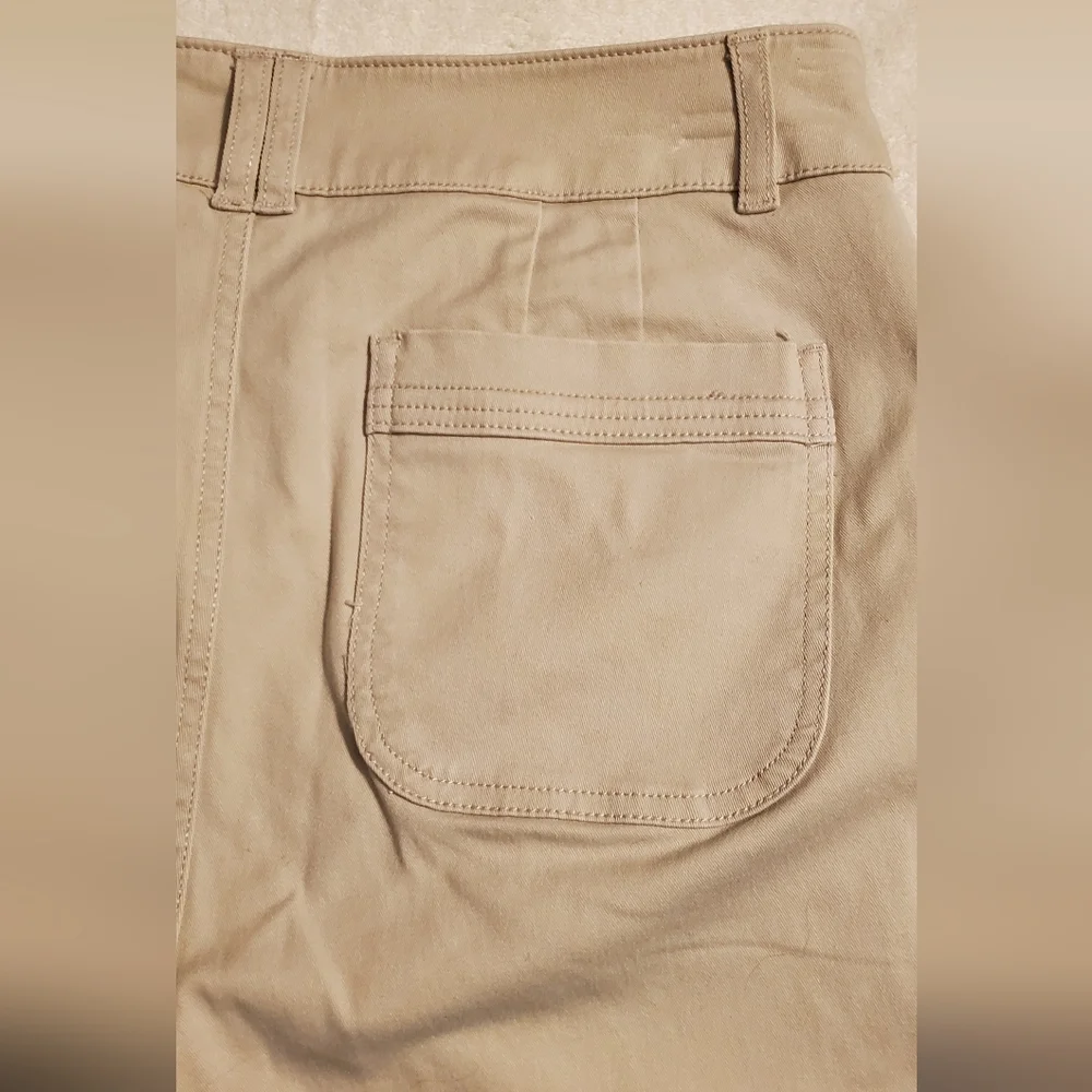 Christopher & Banks Color Tan Khaki  Capri Pants Women's SIZE 10 Stretch - Picture 11 of 11